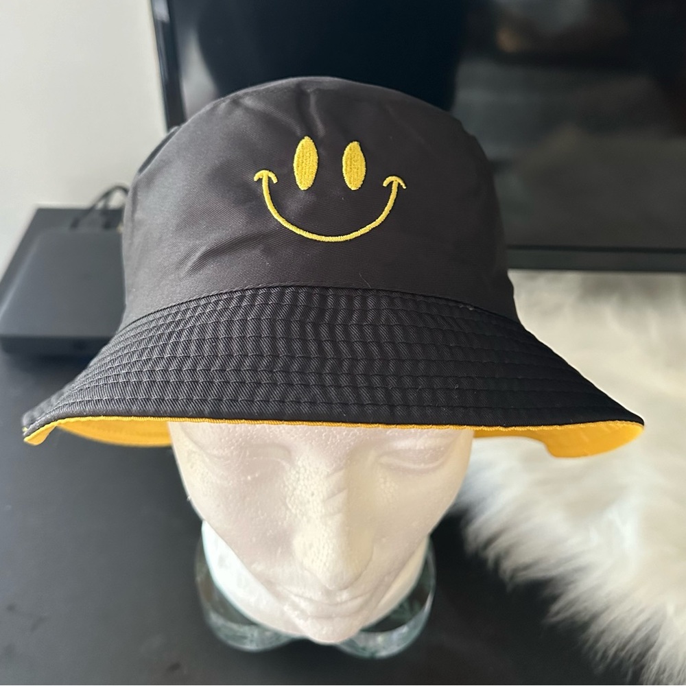 Double sided bucket hat